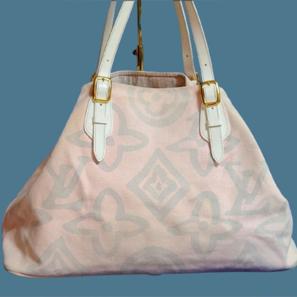 💯 Authentic Louis Vuitton Tote Bag 🍀 - Picture 4 of 17